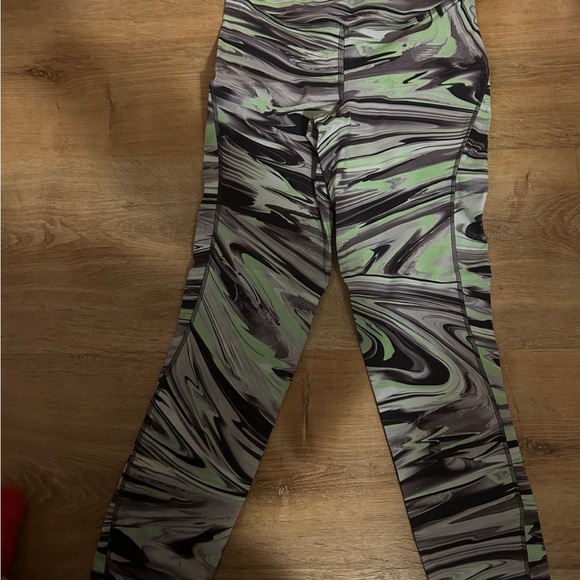 Lululemon leggings NWT - Picture 2 of 2